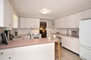 Kitchen - Country homes for sale and luxury real estate including horse farms and property in the Caledon and King City areas near Toronto